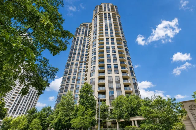 80 Harrison Garden Boulevard 323, Toronto, ON M2N 7E3 - Sale - C13562708