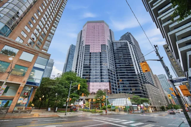1001 Bay Street 610, Toronto, ON M5S 3A6 - Sale - C13613794