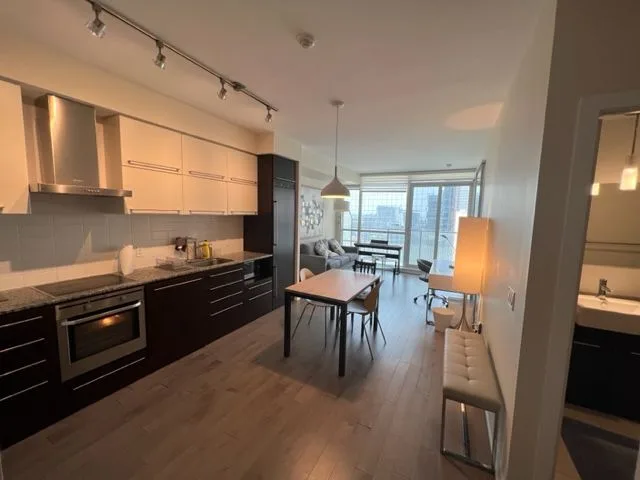 770 Bay Street 1803, Toronto, ON M5G 0A6 - Rent - C13614142
