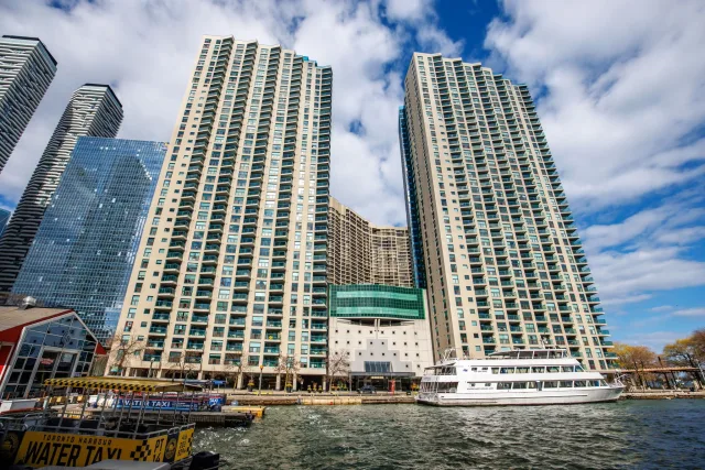 77 Harbour Square 2306, Toronto, ON M5J 2S2 - Sale - C13623062