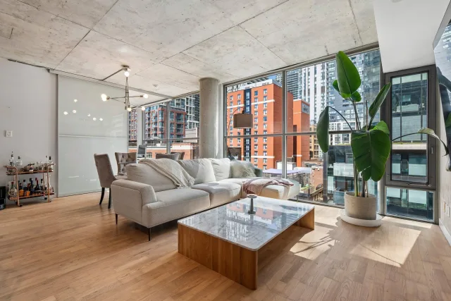 25 Oxley Street 807, Toronto, ON M5V 2J5 - Sale - C13623650