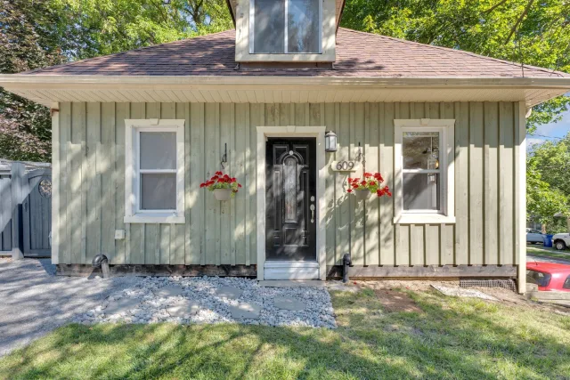 609 Pearson Street, Newmarket, ON L3Y 1G4 - Sale - N13627236