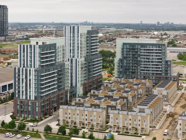 21 Honeycrisp Crescent 45, Vaughan, ON L4K 0N6 - Rent - N13636962
