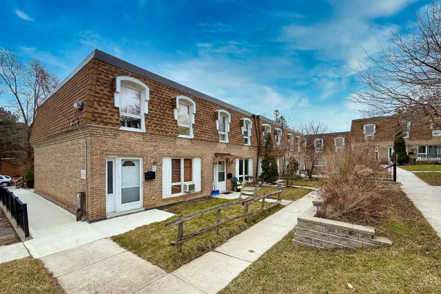 1310 Gulleden Drive 13, Mississauga, ON L4X 1Y9 - Sale - W13609748