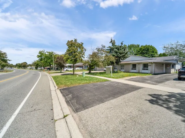 3068 Morning Star Drive, Mississauga, ON L4T 1X2 - Sale - W13622080