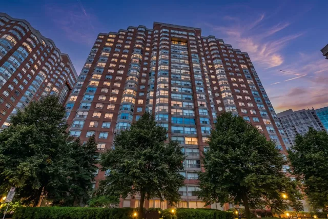 325 Webb Drive 707, Mississauga, ON L5B 3Z9 - Sale - W13623076