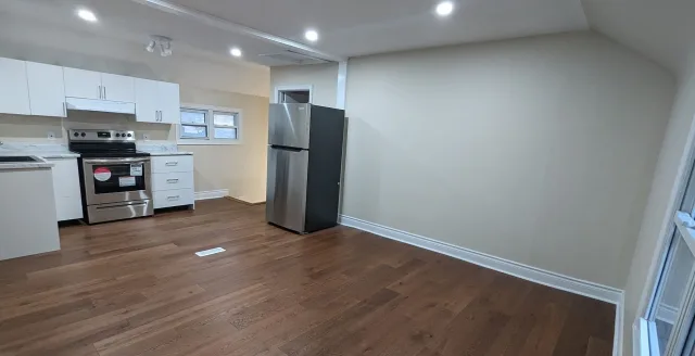 1468 Dundas Crescent, Mississauga, ON L5C 1E9 - Rent - W13706314