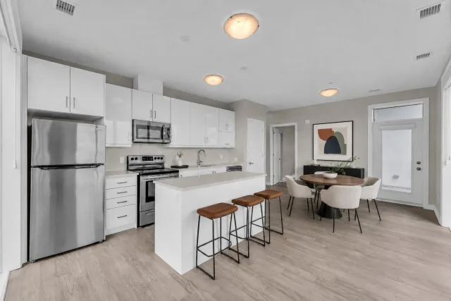 95 Dundas Street W 416, Oakville, ON L6M 5N4 - Rent - W13713246