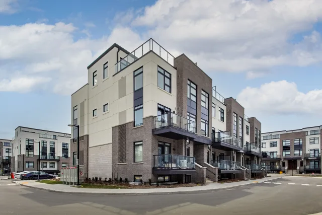 1585 Rose Way 125, Milton, ON L9E 0J2 - Sale - W13716360