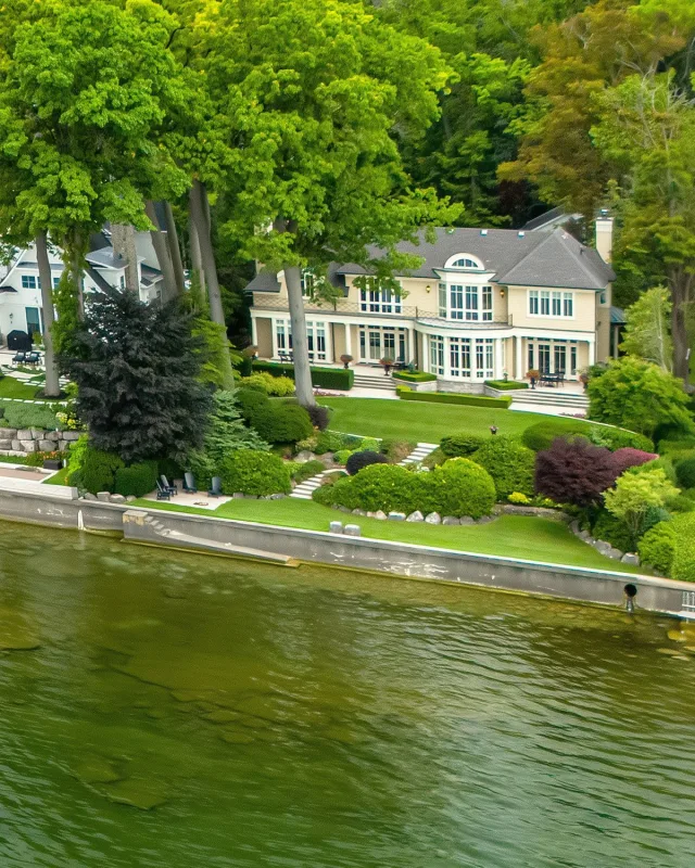 6 Ennisclare Drive W, Oakville, ON L6J 4N2 - Sale - W13723478