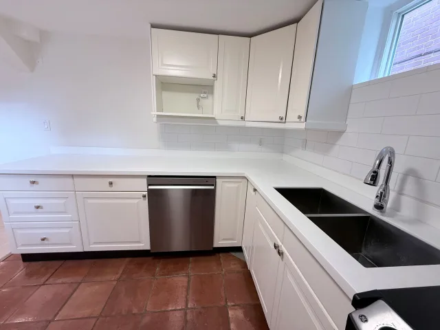 172 Queenslea Avenue Lower, Toronto, ON M9N 2L3 - Rent - W13725646