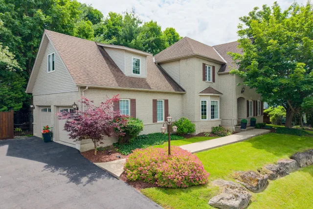 4 Valley Ridge Lane, Hamilton, ON L8N 2Z7 - Sale - X13497942