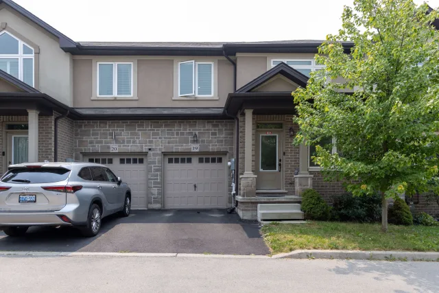 421 Kitty Murray Lane 19, Hamilton, ON L9G 3K9 - Sale - X13594412