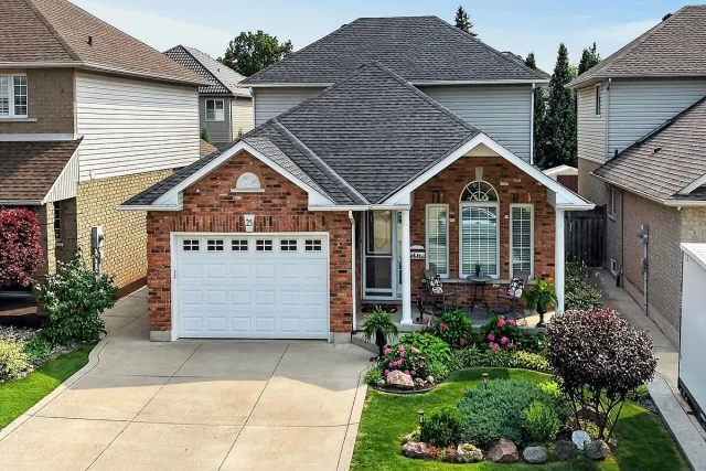 25 Eric Burke Court, Hamilton, ON L9A 5J9 - Sale - X13625524